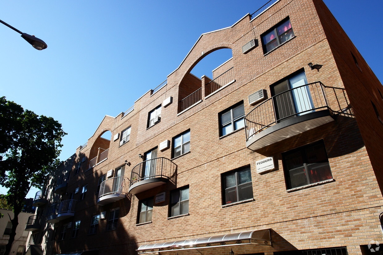 Building Photo - 4170-4176 Summit Ct