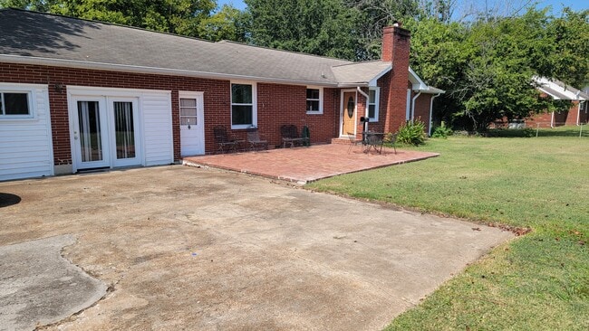 Building Photo - 1216 Rugby Dr