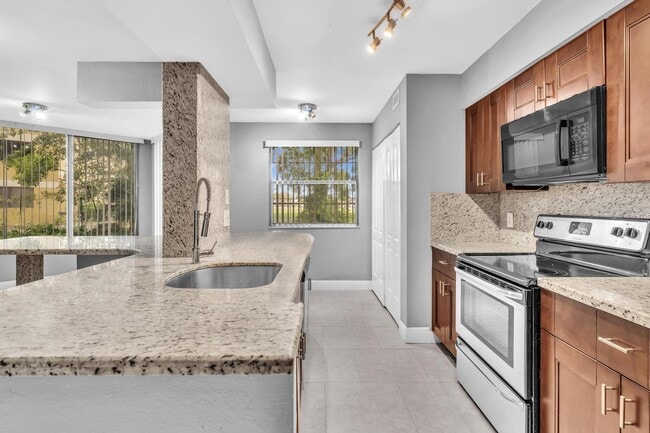 Building Photo - 2881 N Oakland Forest Dr