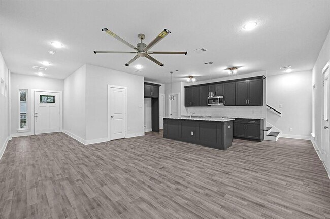 Building Photo - 4675 Bellfort Ave