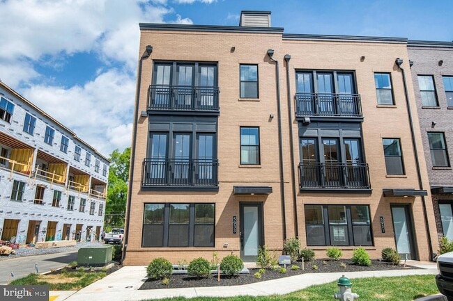 Photo - 5933 Stonehenge Place Unit Townhome