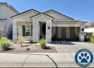 Building Photo - 5119 E Shady Glen Ave