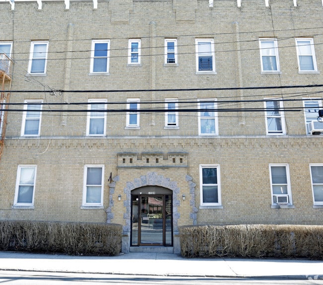 Building Photo - 1009 E 225th