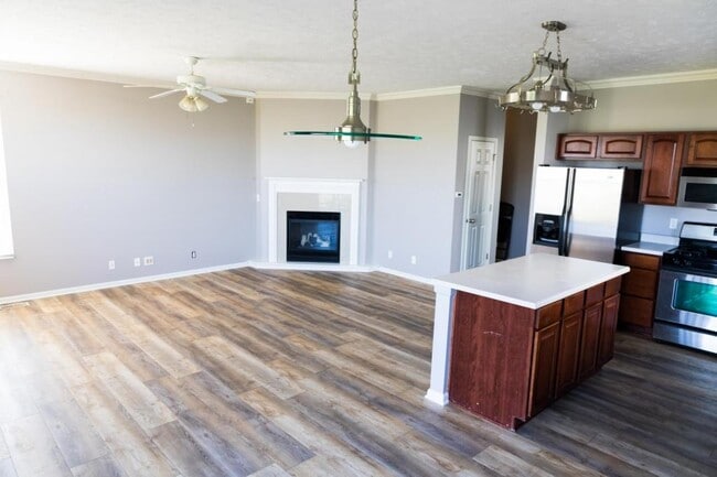 Foto del edificio - 14005 Kelly Dr