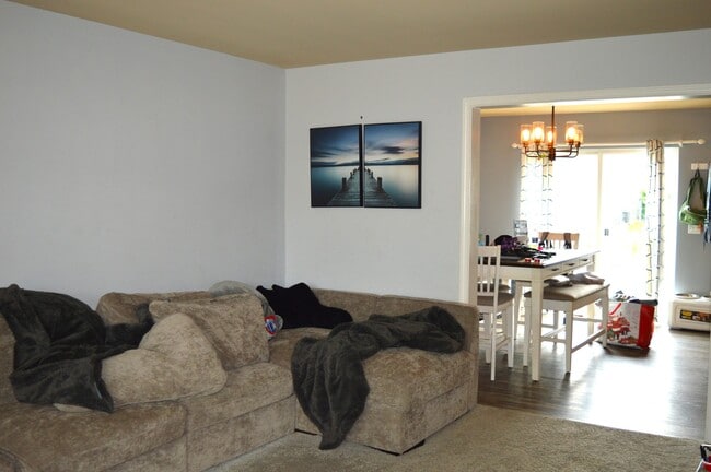 Foto del edificio - 8917 Snowberry Ln