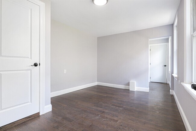 Building Photo - 172 Beacon Ave