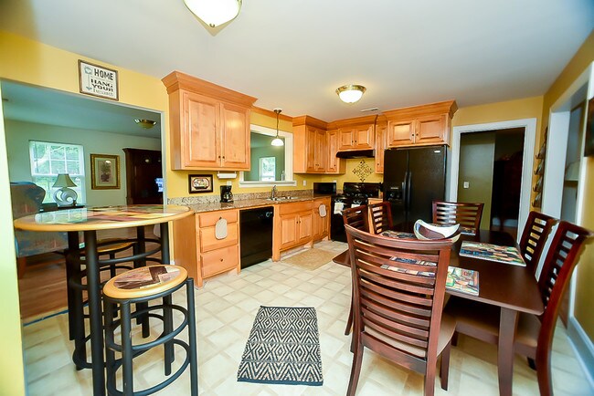 Building Photo - 1489 Deleston St