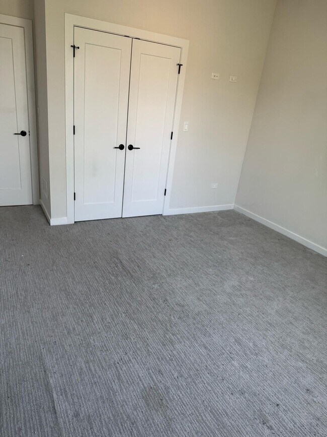 Foto del edificio - 2848 W Adams St