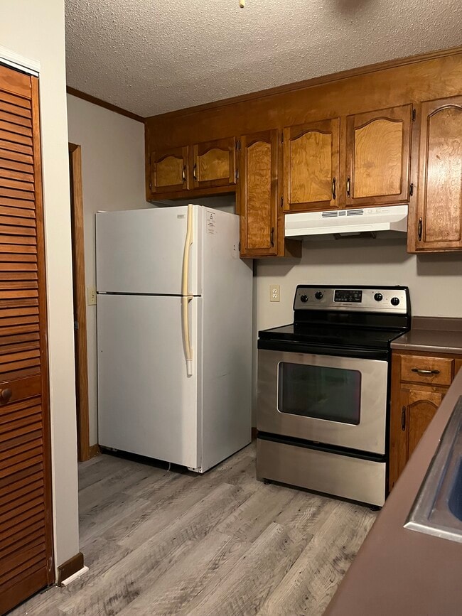 Building Photo - 800 Mountain View Ct