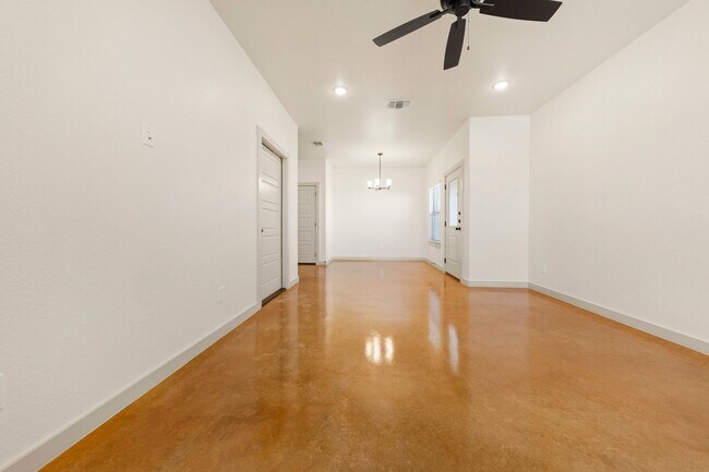 Foto del edificio - Brand New Duplex