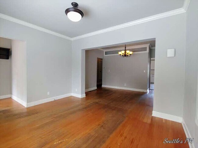 Building Photo - Spacious 2 Bedroom Home in the Pigeon Poin...