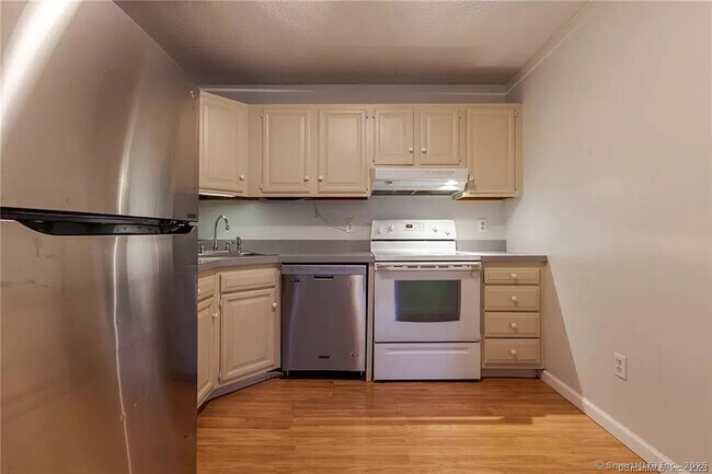 Foto del edificio - 612 Twin Circle Dr