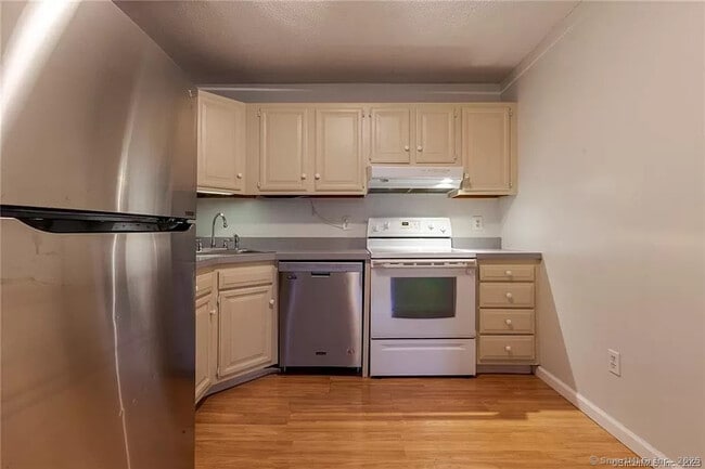 Building Photo - 612 Twin Circle Dr