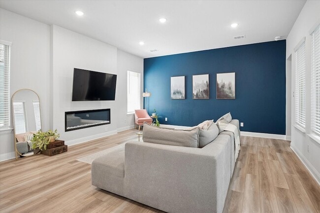 Building Photo - 7207 Daytona Mews