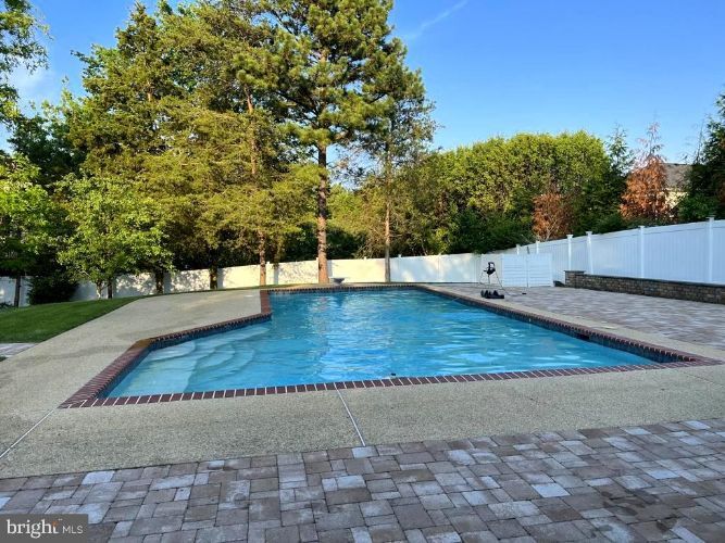 Foto principal - 9304 Bells Mill Rd