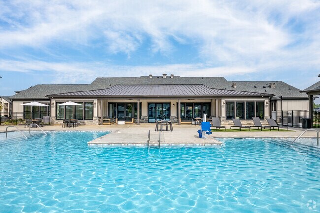 Piscina - Evolve at Parkway Apartment Homes