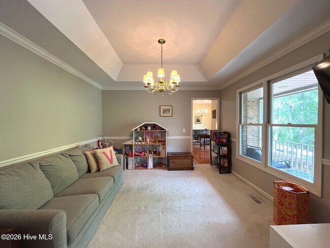 Foto del edificio - 100 Bridle Path Cir