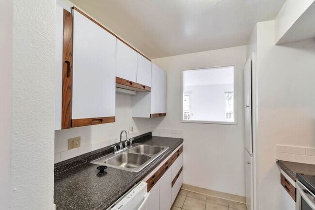 Foto del edificio - 12046 E 25th Ave