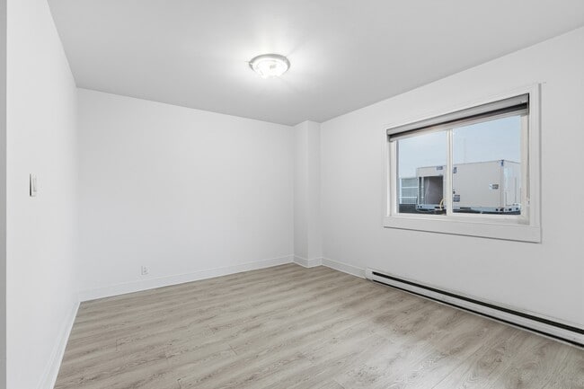 Building Photo - 331 6th St