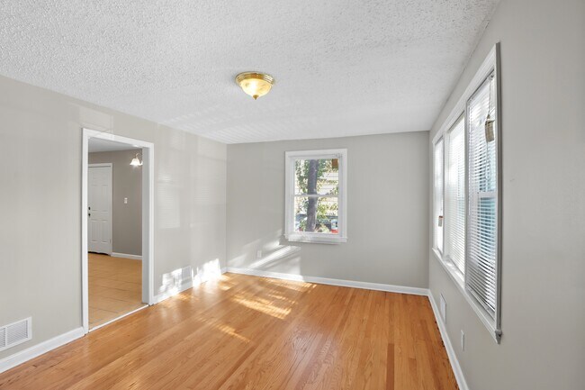 Foto del edificio - 4924 Frankford Ave