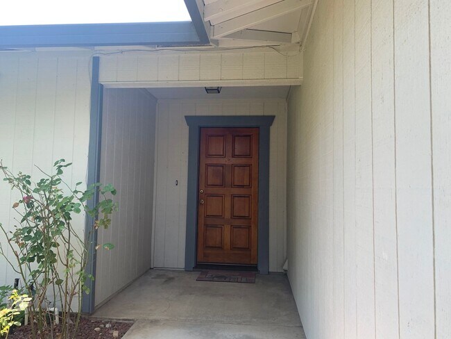 Foto del edificio - Make this your new home!