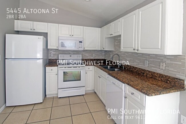 Photo - 5445 Altoona St Apartment