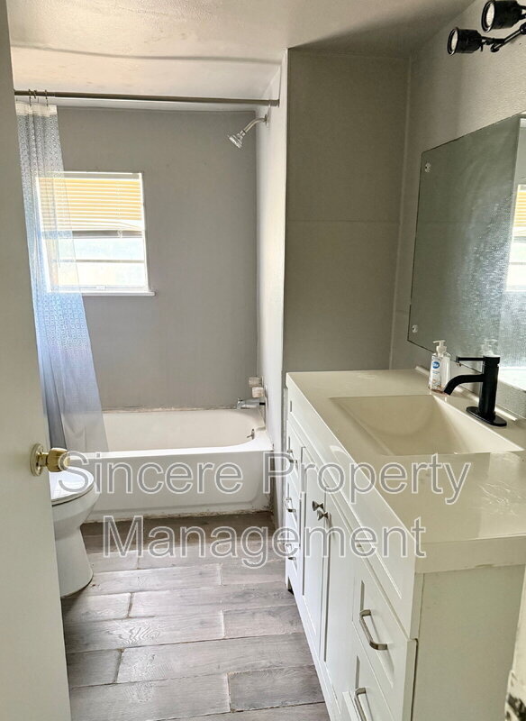 Foto del edificio - 1222 NW 8th St