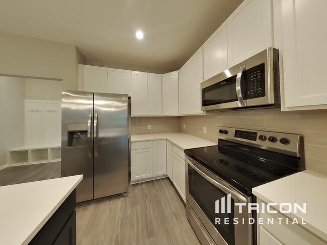 Building Photo - 301 Thomas Point Dr