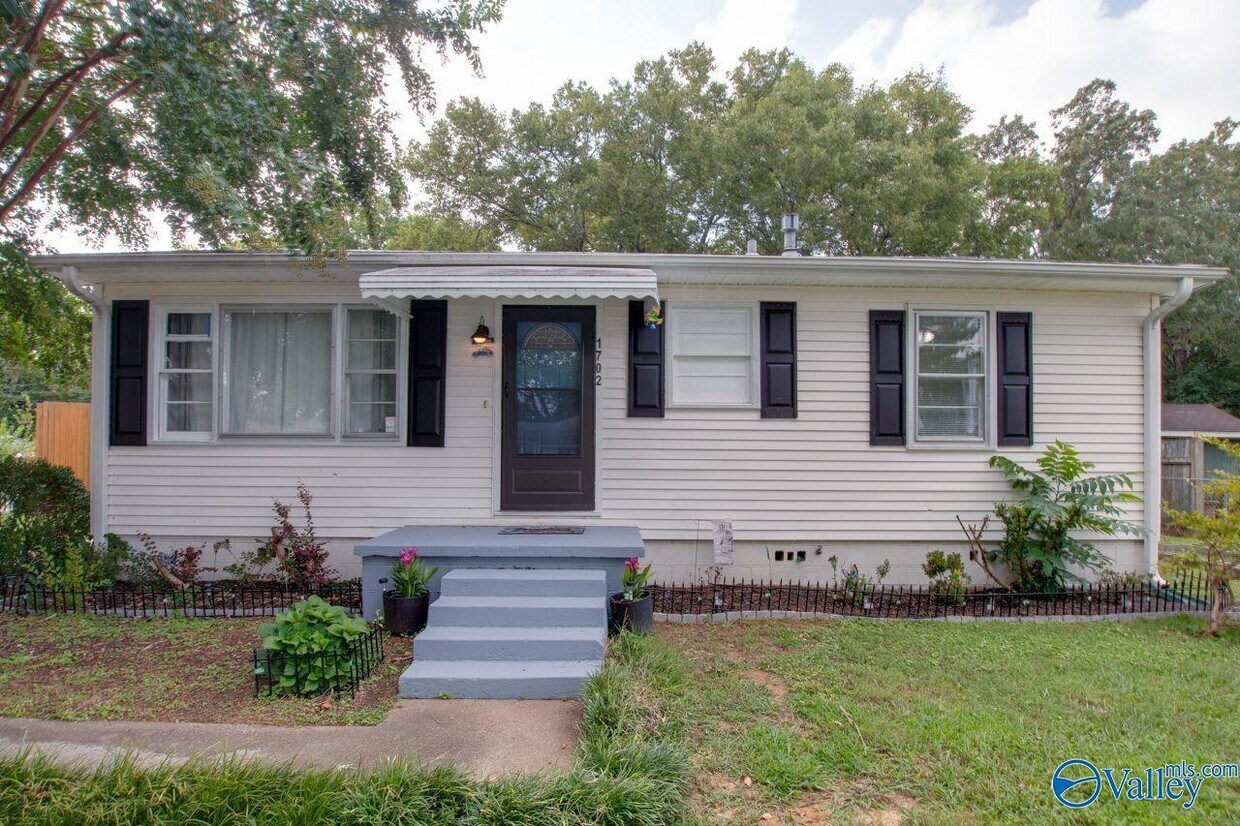 Foto principal - 1702 Truman Dr NE