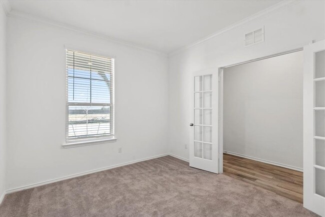 Building Photo - 1525 W Kerr Pass