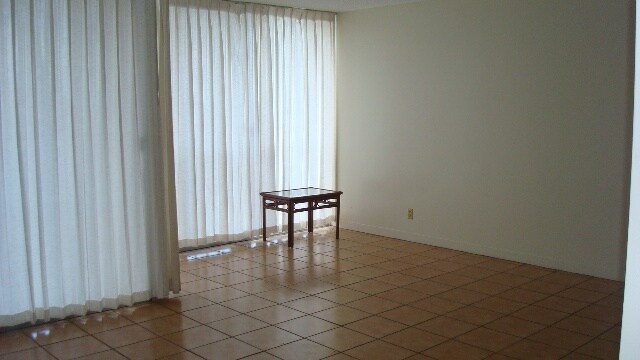 Foto del edificio - PARTLY FURNISHED STUDIO 1 BATH