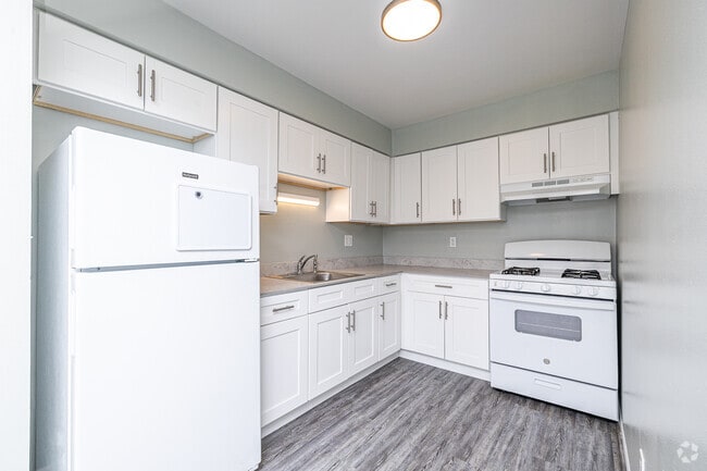 Interior Photo - Johnson Legacy West