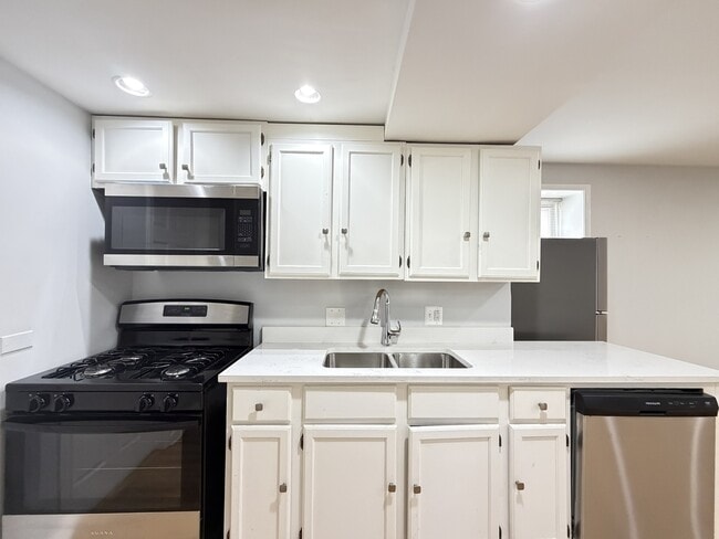 Foto del edificio - 947 N Wolcott Ave