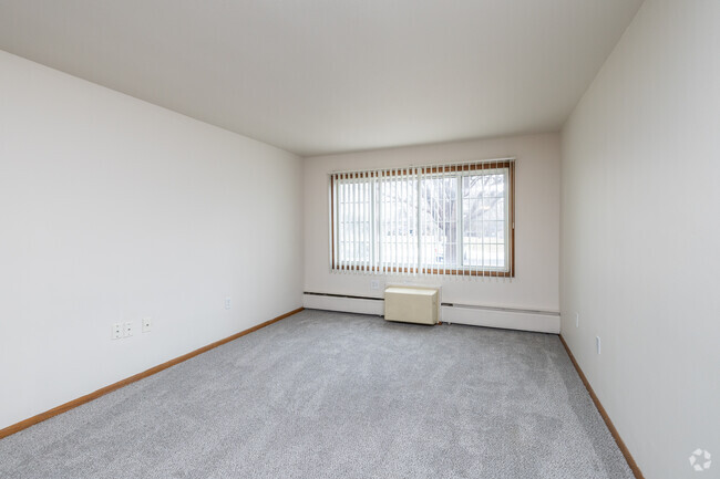 1BR, 1BA - 700SF - Living Room - Concord Green