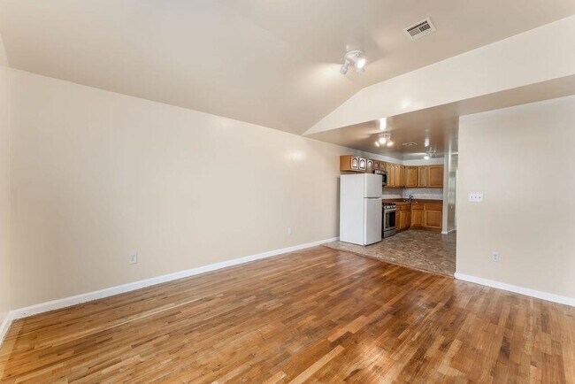 Building Photo - 285 Claremont Ave