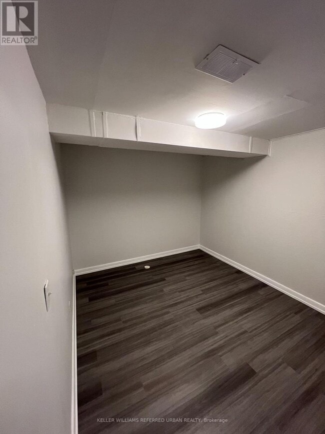 Building Photo - 9 Dalbeattie Ave