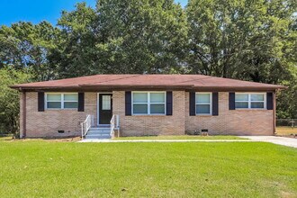 Building Photo - 817 Hillview Dr