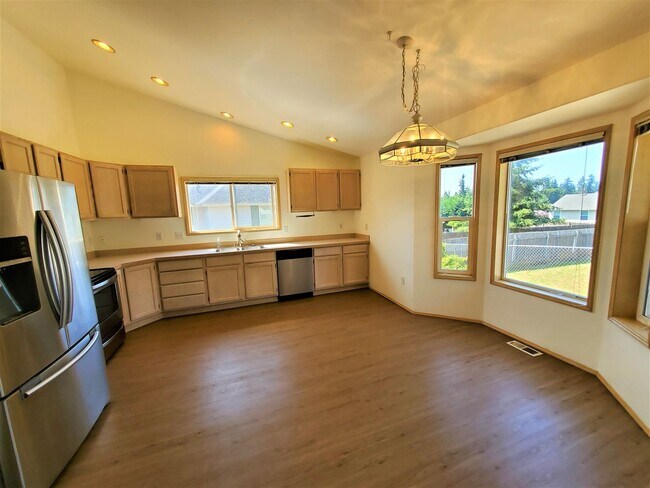 Photo - You Are Going To Love Living Here!! Availa... House