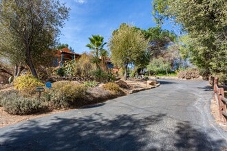 Building Photo - 8873 Golf Dr