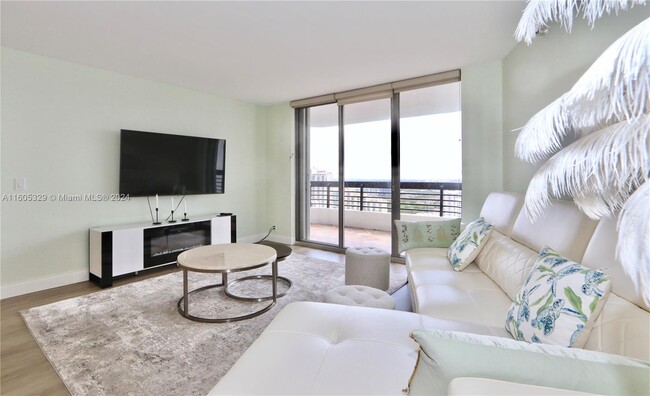 Foto del edificio - 3500 Mystic Pointe Dr