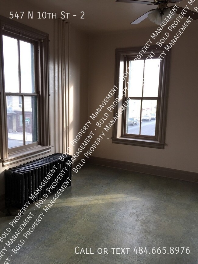 Building Photo - Newly updated 2 Br apartment Heat included