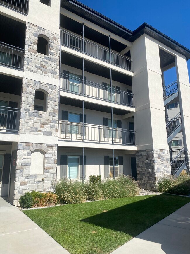 Building Photo - 1700 Sandhill Rd