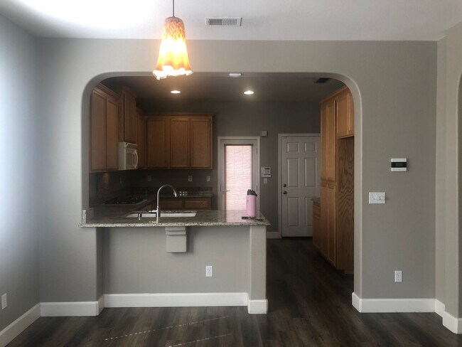 Foto del edificio - Executive 3 Bedroom 2.5 Bathroom 1800 sqft...