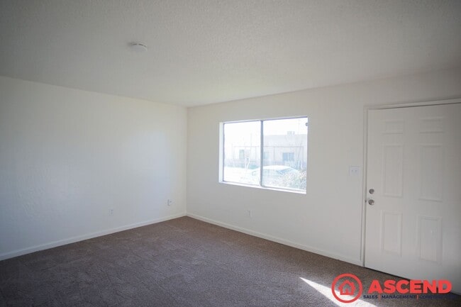 Building Photo - 104 Warren Avenue
