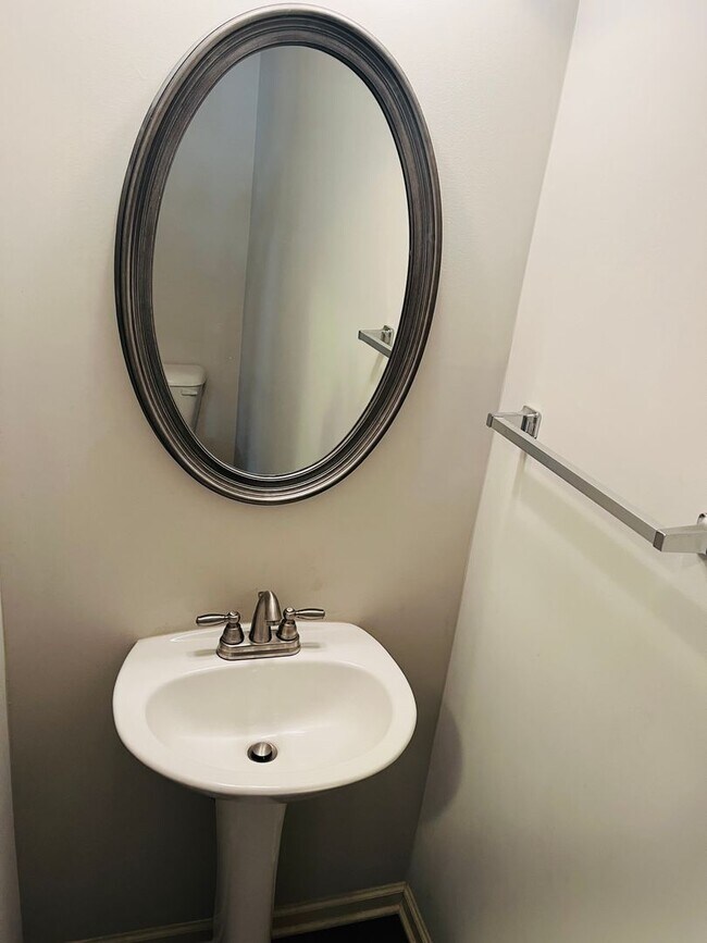 Foto del edificio - Wow! Check out this charming 3 bedroom 2.5 bathroom home in Newnan!