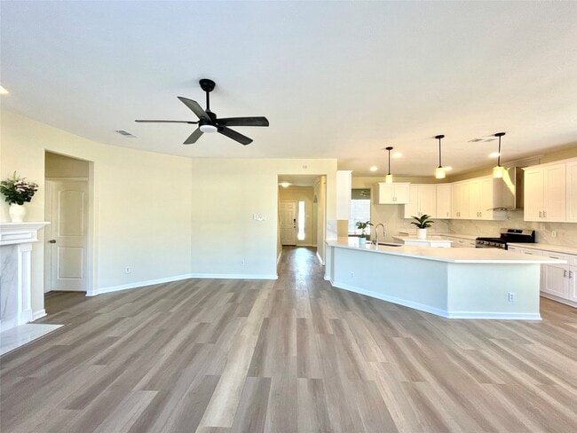 Building Photo - 16642 Village View Trail