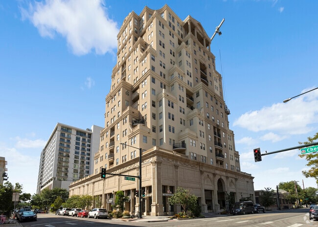 Building Photo - 300 W 11th Ave