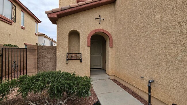 Foto del edificio - GORGEOUS HOME NEAR BLUE DIAMOND & DECATUR!!!!