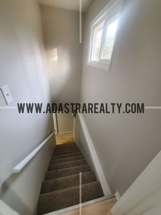 Foto del edificio - Completely Renovated Duplex in KCK, Beauti...