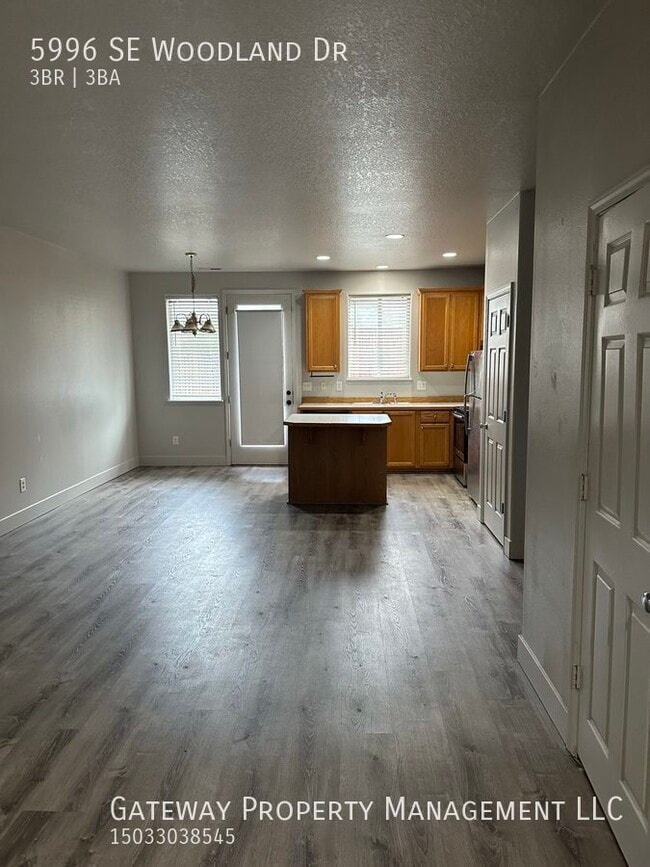 Foto del edificio - 5996 SE Woodland Dr